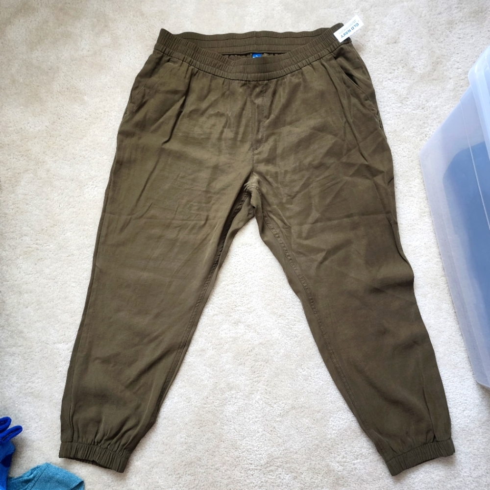 Nwt Old Navy pull on rayon joggers in arboretum
